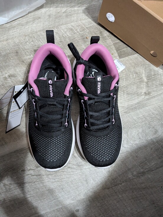 Fitville Shoes - New Women's 7.5 Wide Sneakers
